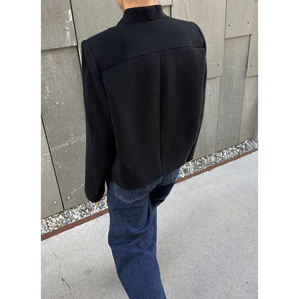 Short Curved Moon Jacket Black