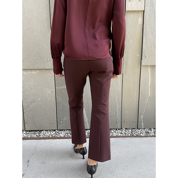 Niki Mid Rise Pintuck Crop Flare Pant Cherrywood