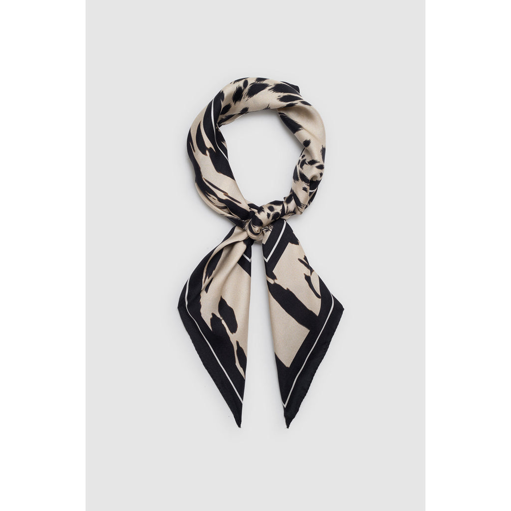 York Scarf Leopard Pearl White