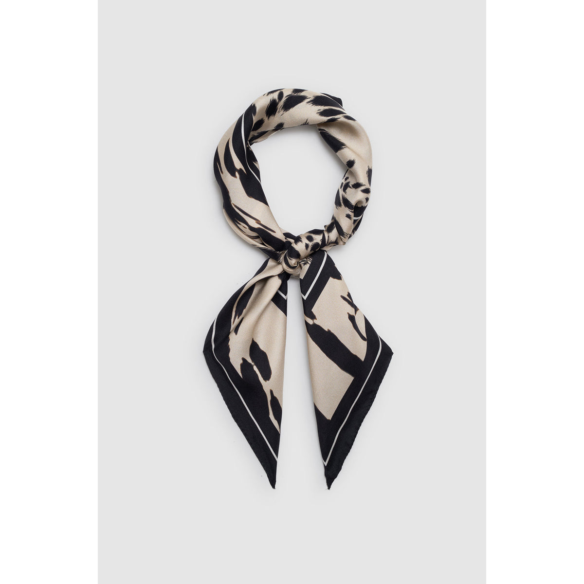 York Scarf Leopard Pearl White