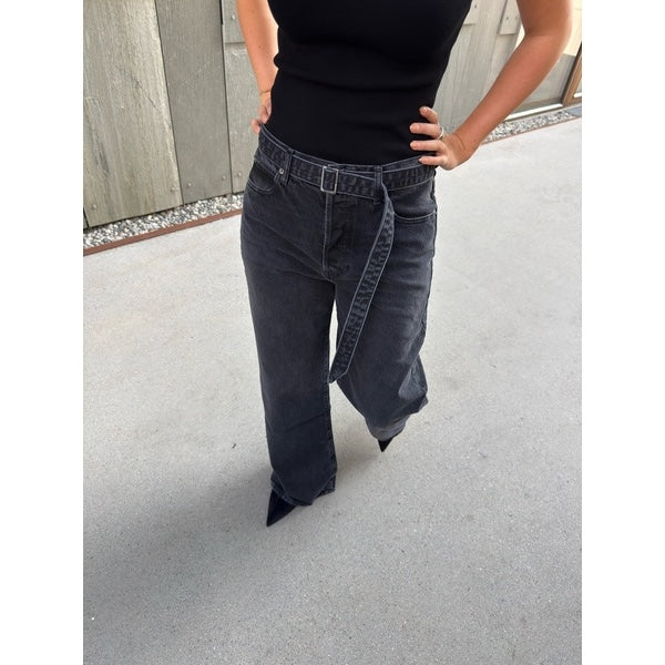 The Belted Loose Jeans Venue