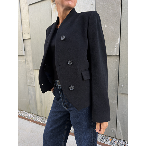 Short Curved Moon Jacket Black