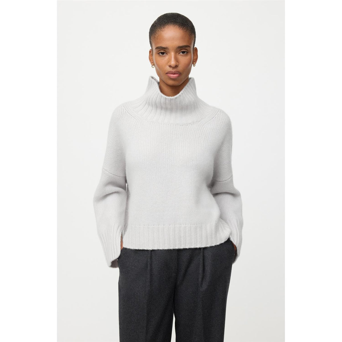 Girlfriend Turtleneck Quiet grey