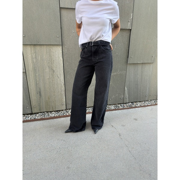 The Belted Loose Jeans Venue