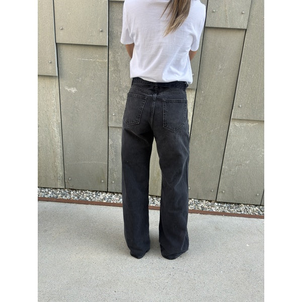 The Belted Loose Jeans Venue
