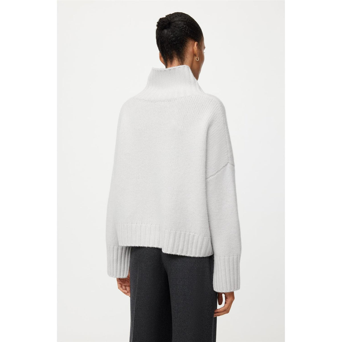 Girlfriend Turtleneck Quiet grey