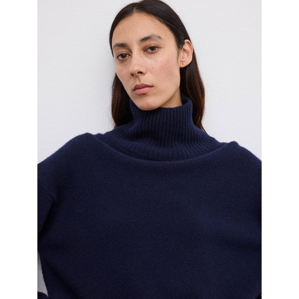Soft Wool Turtleneck Navy Blue