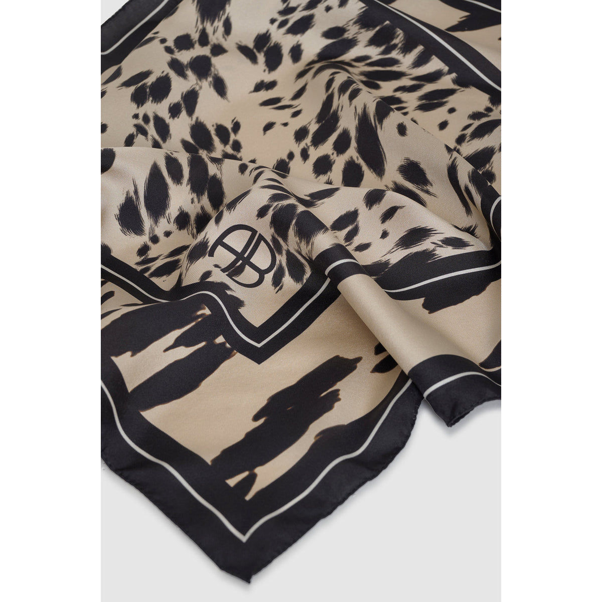 York Scarf Leopard Pearl White